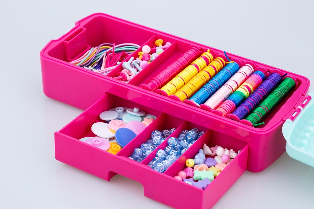 Creative bracelet-making kit